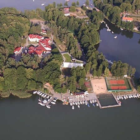 Osrodek Szkoleniowo - Wypoczynkowy Guzianka Hotell Ruciane-Nida Exteriör bild
