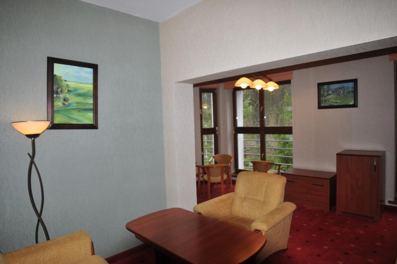Osrodek Szkoleniowo - Wypoczynkowy Guzianka Hotell Ruciane-Nida Exteriör bild