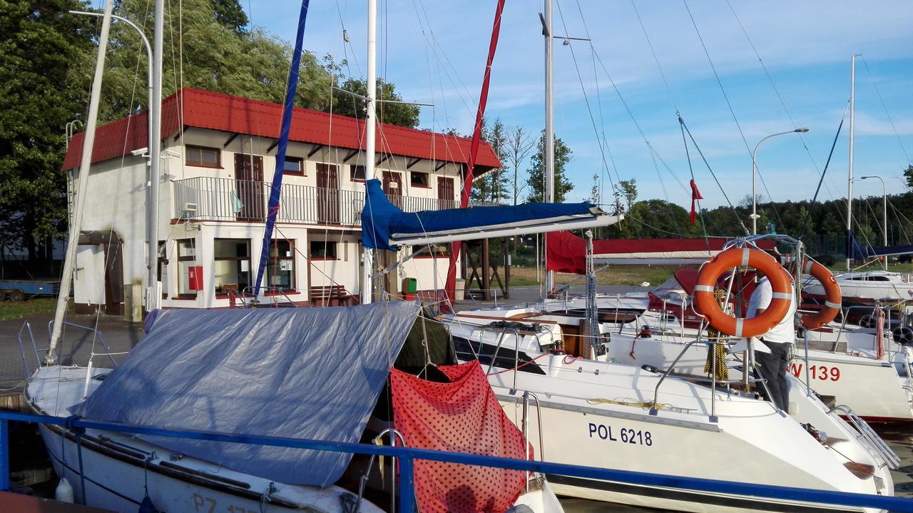 Osrodek Szkoleniowo - Wypoczynkowy Guzianka Hotell Ruciane-Nida Exteriör bild