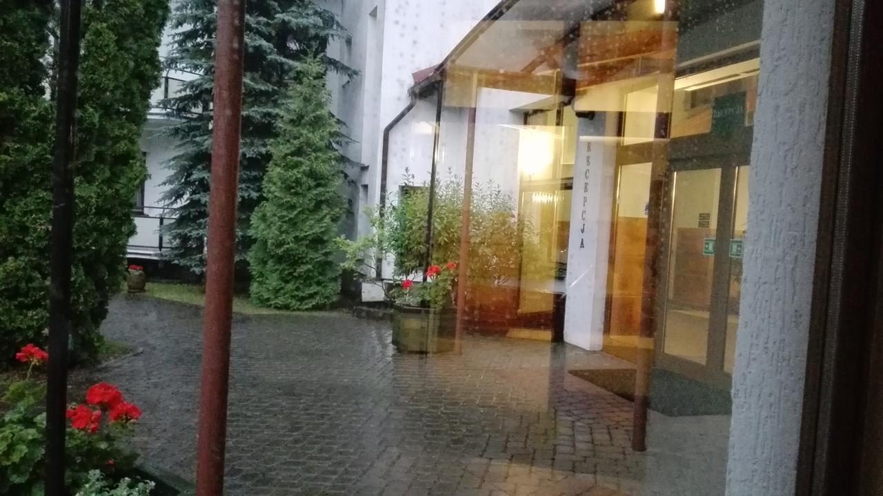 Osrodek Szkoleniowo - Wypoczynkowy Guzianka Hotell Ruciane-Nida Exteriör bild