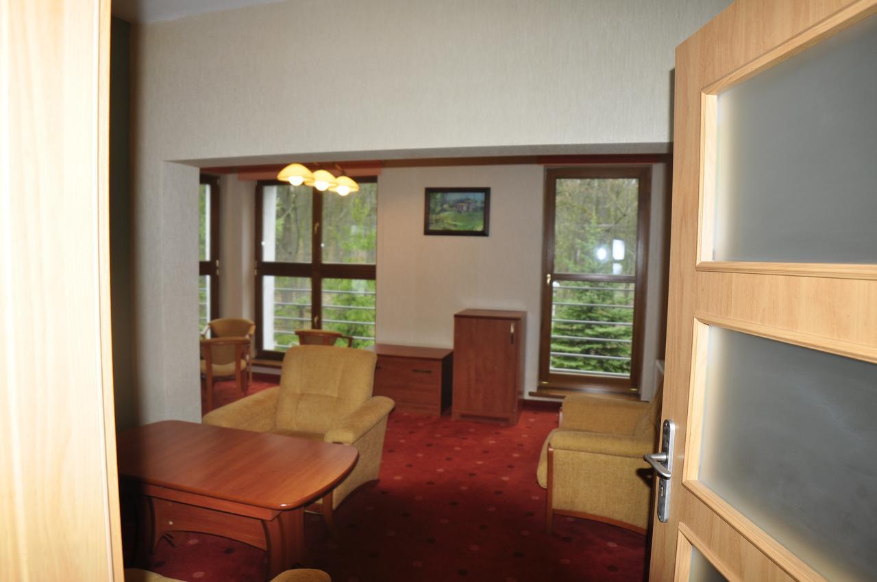 Osrodek Szkoleniowo - Wypoczynkowy Guzianka Hotell Ruciane-Nida Exteriör bild