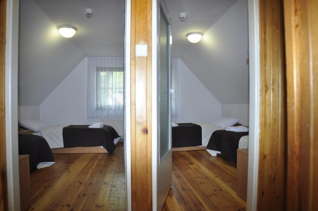 Osrodek Szkoleniowo - Wypoczynkowy Guzianka Hotell Ruciane-Nida Exteriör bild
