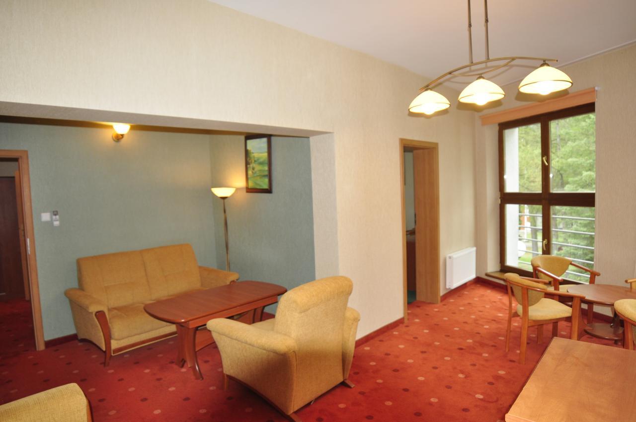 Osrodek Szkoleniowo - Wypoczynkowy Guzianka Hotell Ruciane-Nida Exteriör bild
