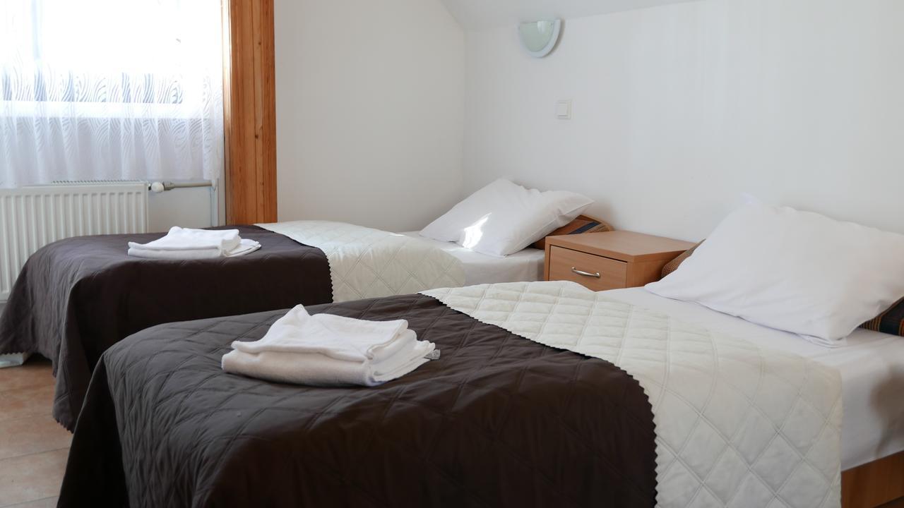 Osrodek Szkoleniowo - Wypoczynkowy Guzianka Hotell Ruciane-Nida Exteriör bild
