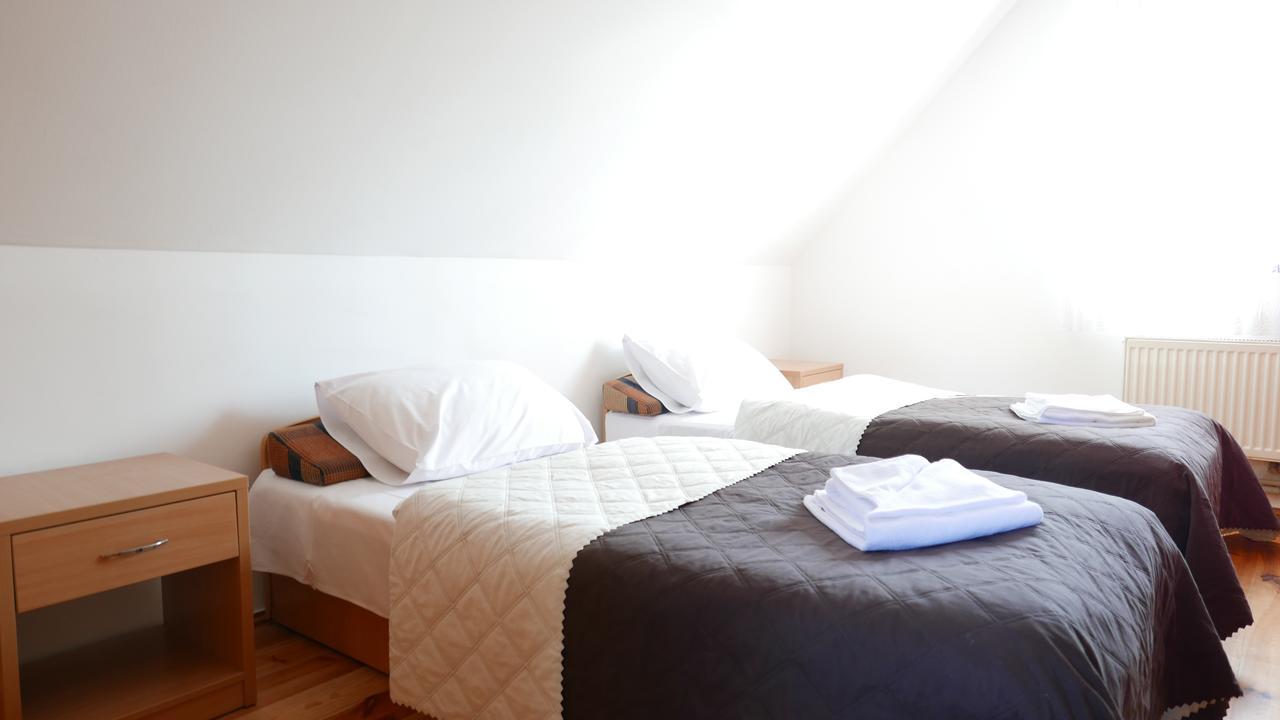 Osrodek Szkoleniowo - Wypoczynkowy Guzianka Hotell Ruciane-Nida Exteriör bild