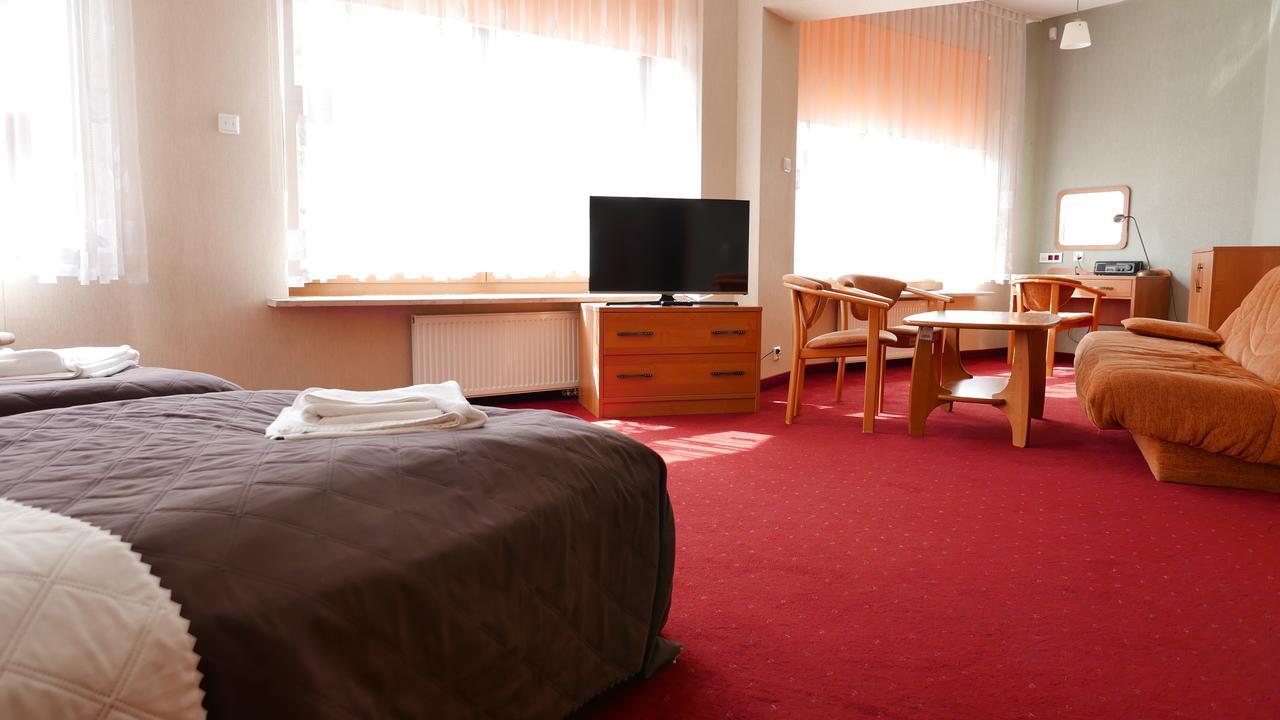 Osrodek Szkoleniowo - Wypoczynkowy Guzianka Hotell Ruciane-Nida Exteriör bild