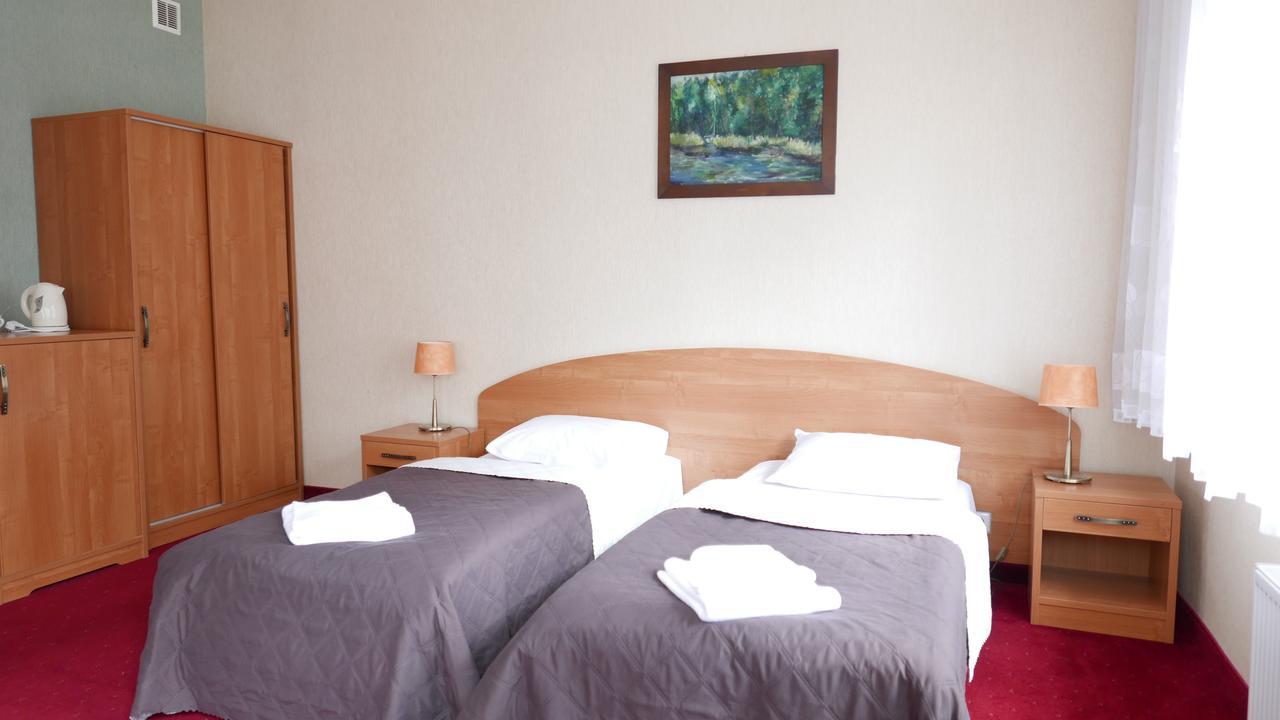 Osrodek Szkoleniowo - Wypoczynkowy Guzianka Hotell Ruciane-Nida Exteriör bild